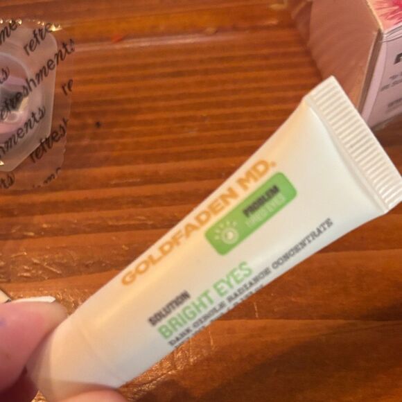 Glossier Makeup Trio with Refresher razors 🪒 refill cartridges - Picture 8 of 13